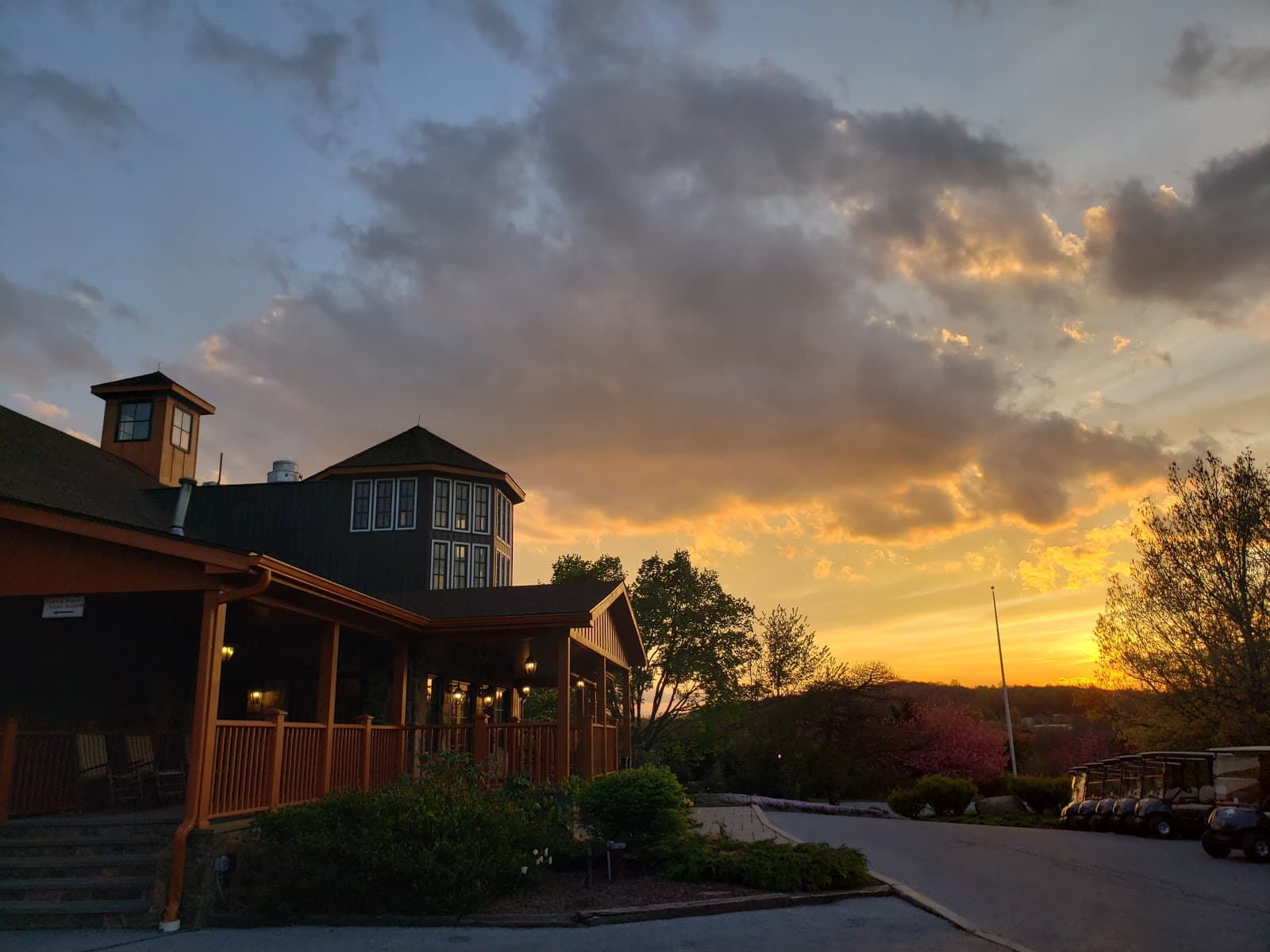 Golden Oaks Golf Club