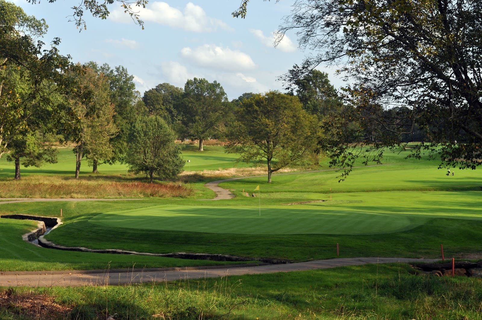 Shuttle Meadow Country Club