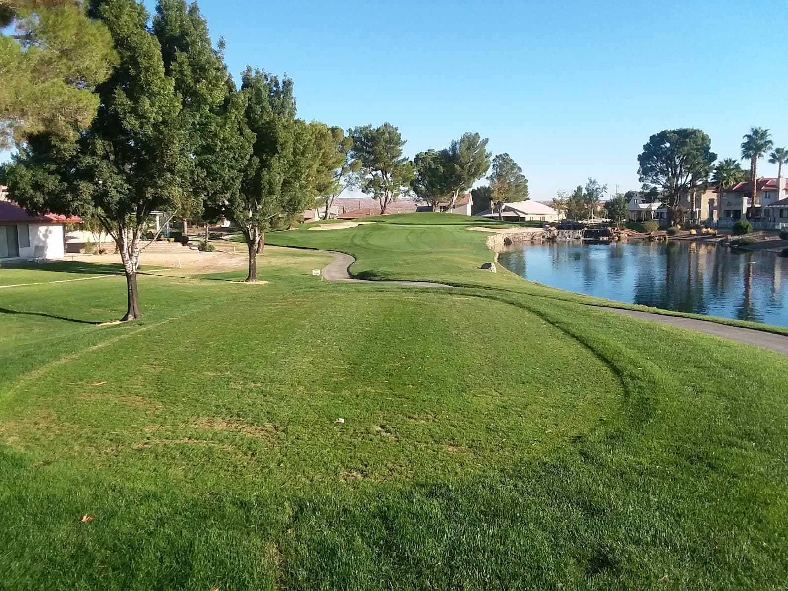Silver Lakes Country Club