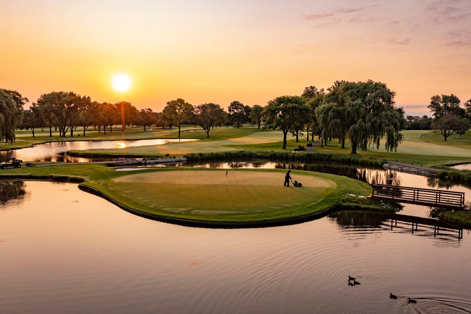 Twin Orchard Country Club