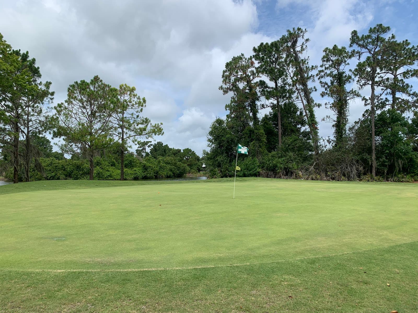 The Groves Golf and Country Club