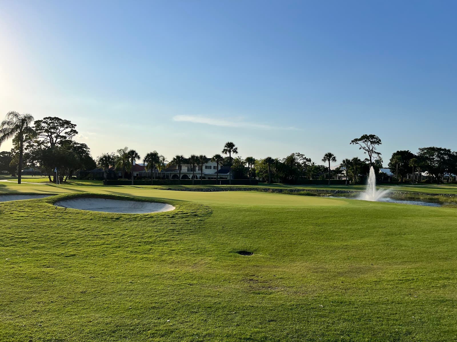 Yacht & Country Club
